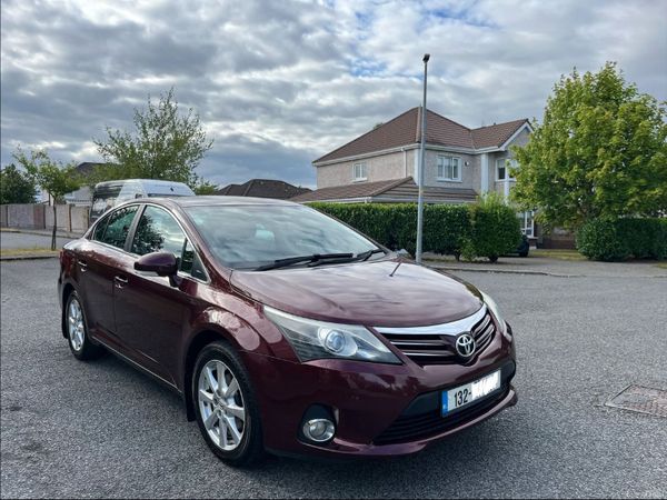 Toyota Avensis Saloon, Diesel, 2013, Red