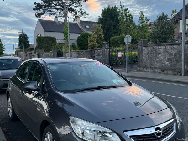 Opel Astra Hatchback, Petrol, 2010, Grey