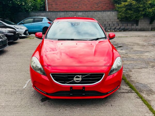 Volvo V40 Hatchback, Diesel, 2016, Red