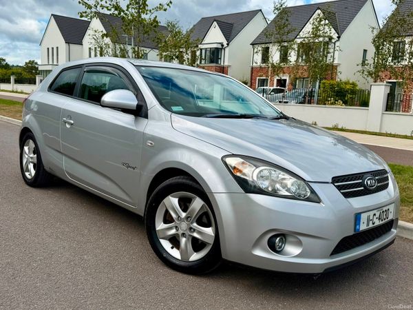Kia Ceed Hatchback, Petrol, 2011, Silver