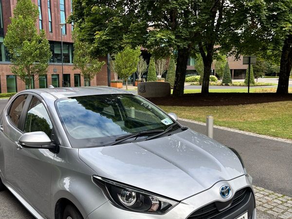 Toyota Yaris Hatchback, Petrol Hybrid, 2023, Grey