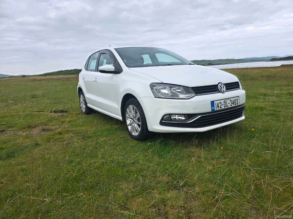 Volkswagen Polo Hatchback, Petrol, 2014, White