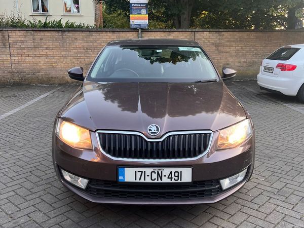Skoda Octavia Saloon, Petrol, 2017, Brown