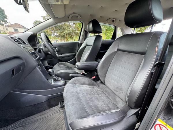 Volkswagen Polo Hatchback, Petrol, 2011, Black