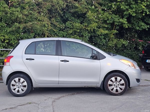 Toyota Yaris Hatchback, Petrol, 2010, Silver