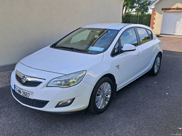 Vauxhall Astra Hatchback, Diesel, 2011, White