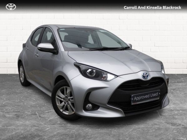 Toyota Yaris Hatchback, Petrol Hybrid, 2024, Silver