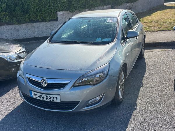 Vauxhall Astra Hatchback, Diesel, 2010, Silver