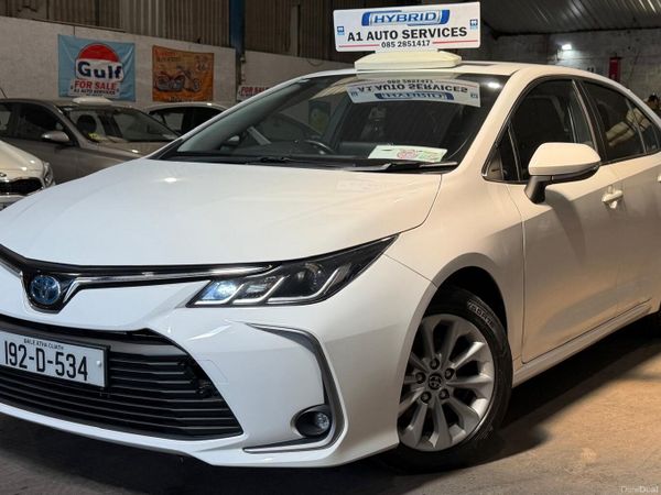 Toyota Corolla Saloon, Petrol Hybrid, 2019, White