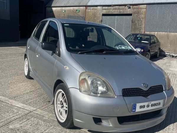 Toyota Yaris Hatchback, Petrol, 1999, Silver