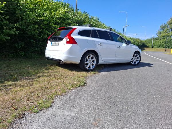 Volvo V60 Estate, Petrol, 2015, White