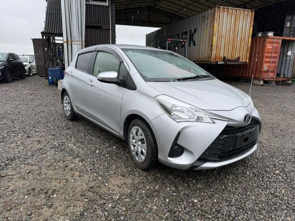 Toyota Yaris Hatchback, Petrol, 2017, Silver