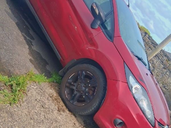 Ford Fiesta Hatchback, Diesel, 2010, Red