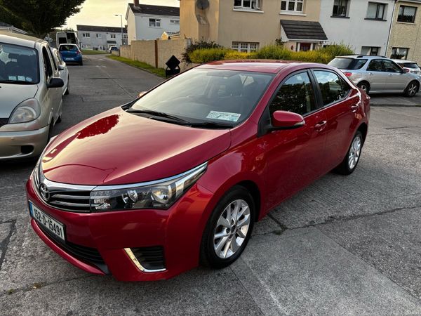 Toyota Corolla Saloon, Petrol, 2015, Red