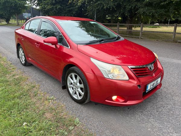 Toyota Avensis Saloon, Diesel, 2011, Red