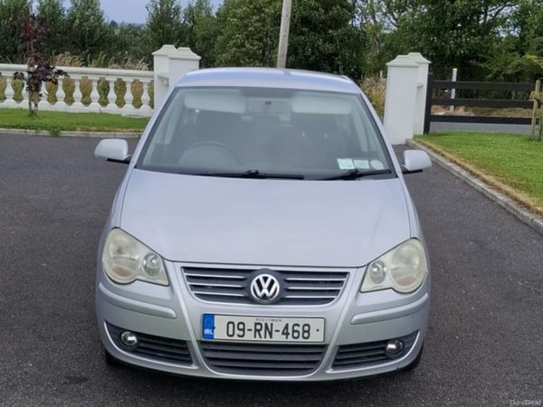 Volkswagen Polo Hatchback, Petrol, 2009, Silver