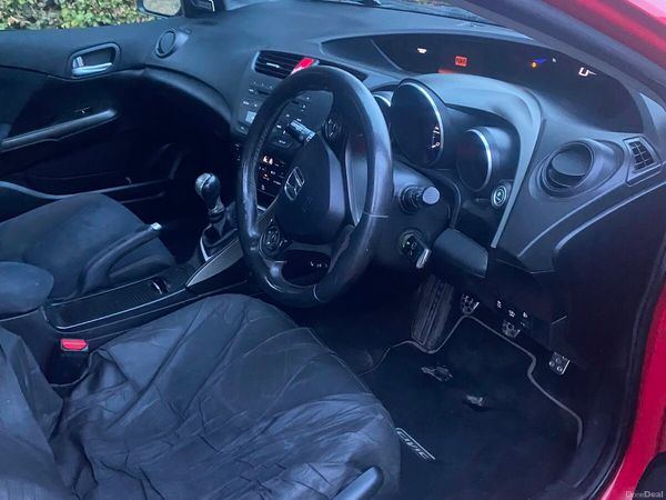 Honda Civic Hatchback, Diesel, 2013, Red