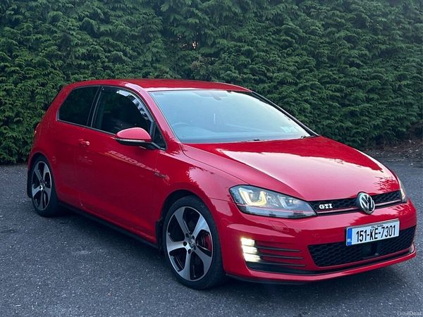 Volkswagen Golf Hatchback, Petrol, 2015, Red