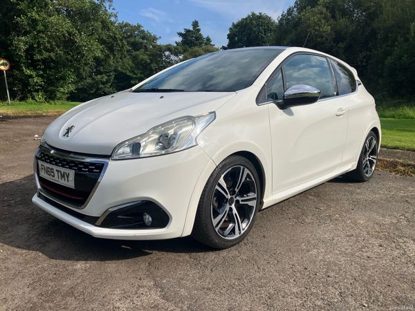 Peugeot 208 Hatchback, Petrol, 2015, White