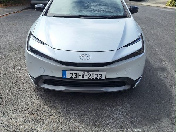 Toyota Prius Hatchback, Petrol Hybrid, 2023, White