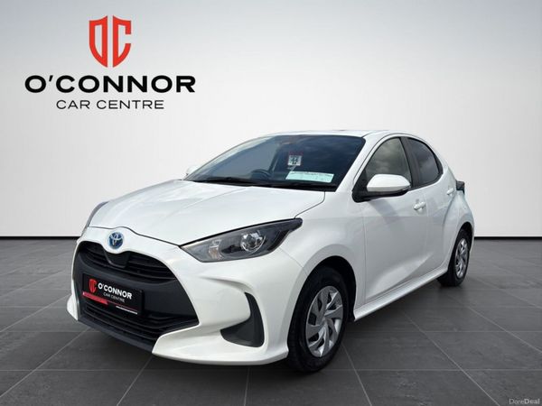Toyota Yaris Hatchback, Petrol Hybrid, 2023, White