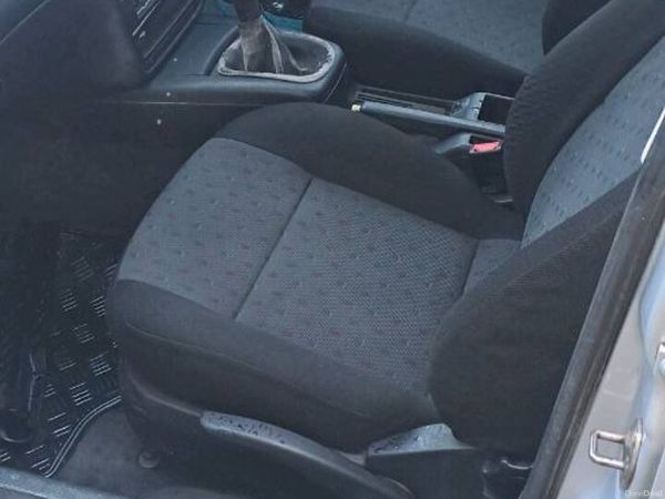Volkswagen Passat Saloon, Diesel, 2000, Silver