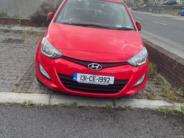 Hyundai i20 Hatchback, Diesel, 2013, Red
