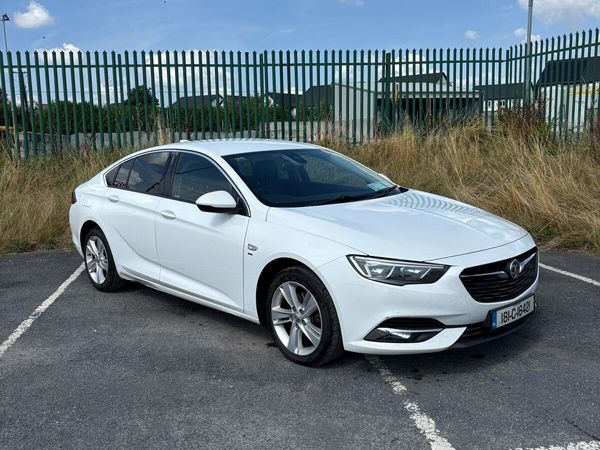Vauxhall Insignia Hatchback, Diesel, 2018, White