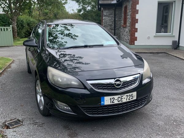 Opel Astra MPV, Petrol, 2012, Black