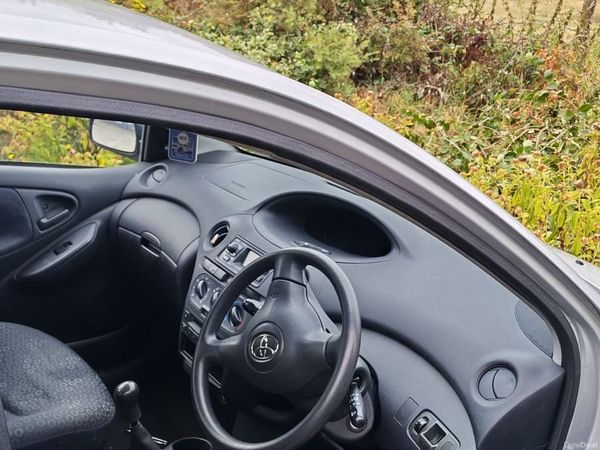 Toyota Yaris Hatchback, Petrol, 2004, Silver