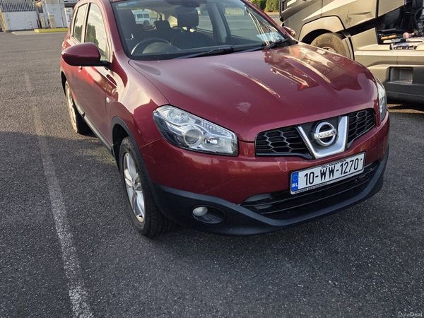 Nissan Qashqai Hatchback, Diesel, 2010, Red