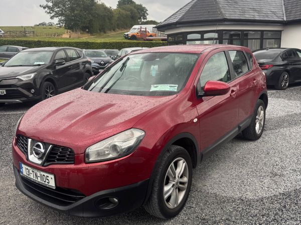 Nissan Qashqai Hatchback, Diesel, 2013, Red