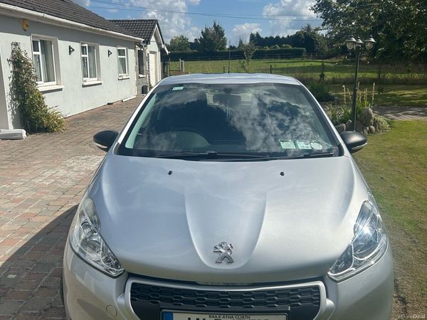 Peugeot 208 Hatchback, Petrol, 2014, Grey