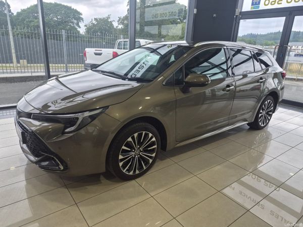 Toyota Corolla Estate, Petrol Hybrid, 2023, Green