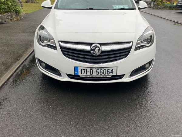 Vauxhall Insignia Hatchback, Diesel, 2017, White