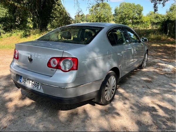 Volkswagen Passat Saloon, Diesel, 2009, Silver