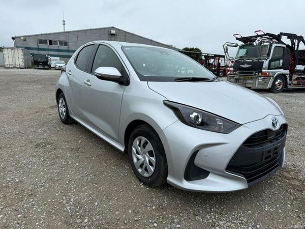 Toyota Yaris Hatchback, Petrol Hybrid, 2022, Silver
