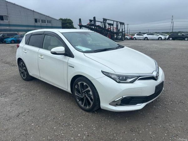 Toyota Auris Hatchback, Petrol Hybrid, 2016, White