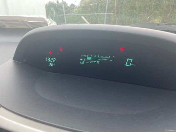 Toyota Yaris Hatchback, Petrol, 2011, Silver