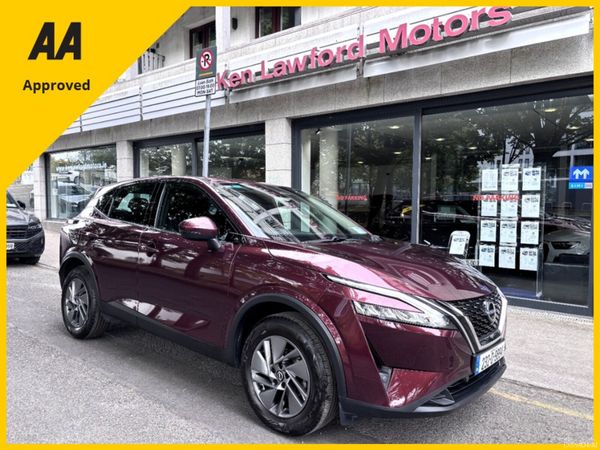 Nissan Qashqai MPV, Petrol, 2023, Red