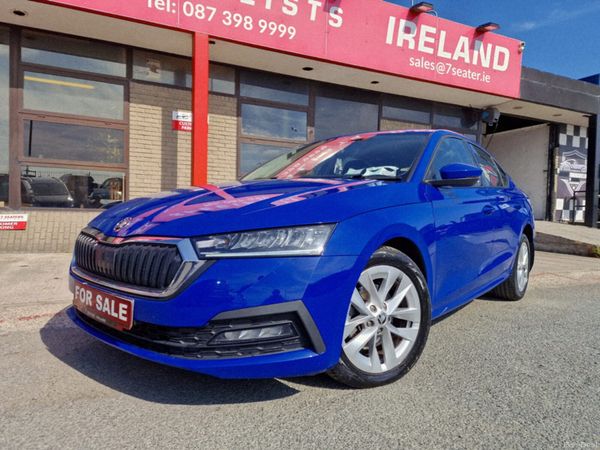 Skoda Octavia Hatchback, Petrol, 2021, Blue