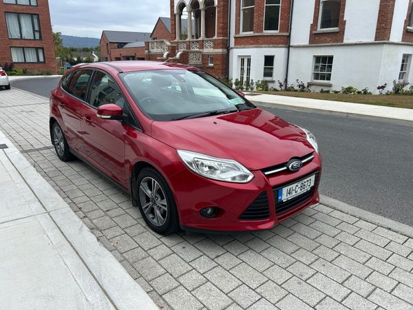 Ford Focus Hatchback, Diesel, 2014, Red