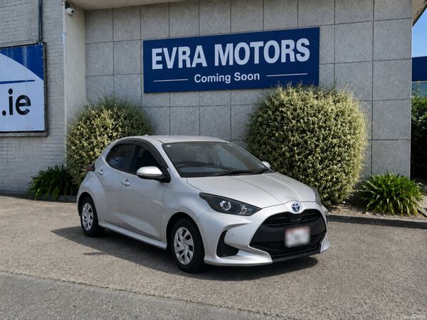 Toyota Yaris Hatchback, Petrol Hybrid, 2021, Silver