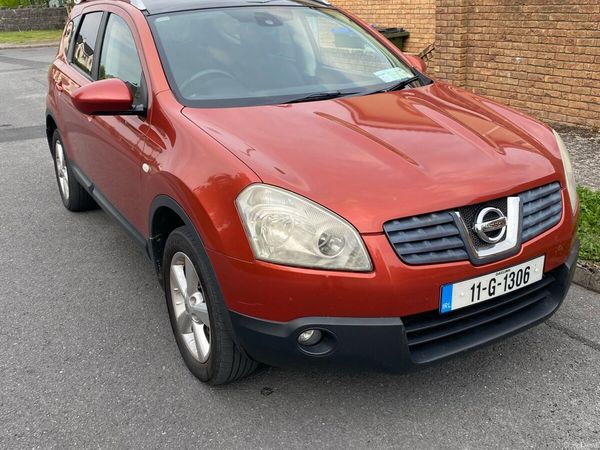 Nissan Qashqai+2 Hatchback, Diesel, 2011, Red