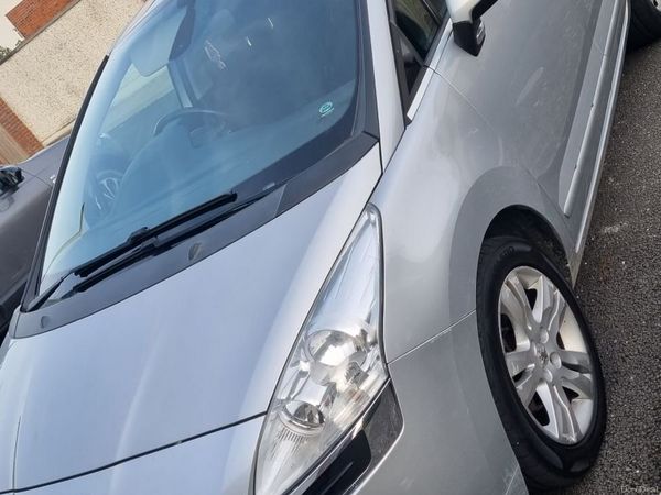Peugeot 5008 MPV, Diesel, 2012, Silver
