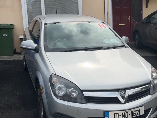 Vauxhall Astra Hatchback, Petrol, 2010, Silver