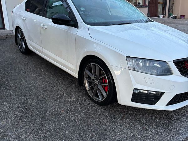 Skoda Octavia Saloon, Diesel, 2015, White