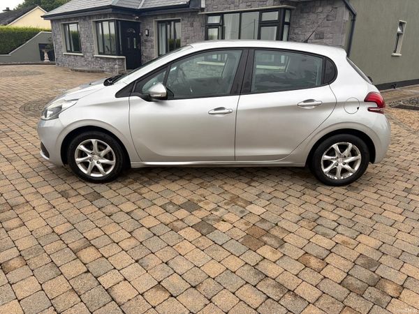 Peugeot 208 Hatchback, Diesel, 2016, Grey