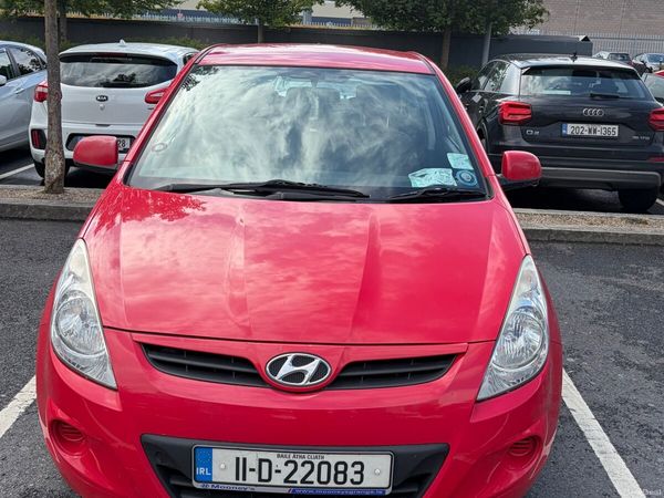 Hyundai i20 Hatchback, Petrol, 2011, Red