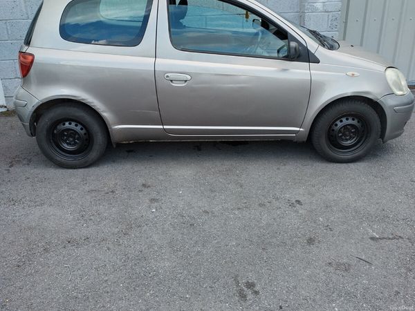 Toyota Yaris Hatchback, Petrol, 2005, Silver